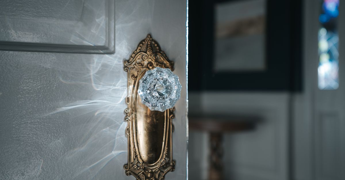 Door Knob Lock Problems and How Pricing Works for a Home Lockout — Whitestone Locksmith Queens